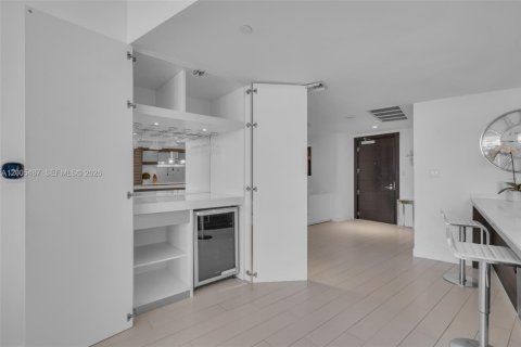 Condo in Miami, Florida, 2 bedrooms  № 2248100 - photo 23