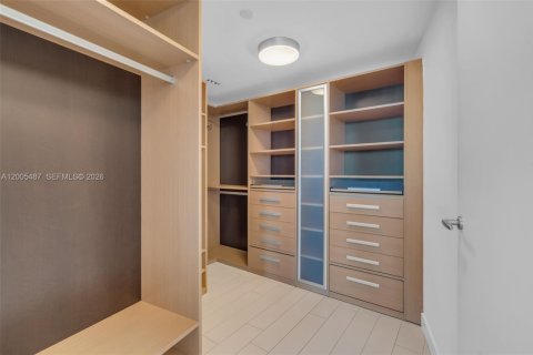 Condo in Miami, Florida, 2 bedrooms  № 2248100 - photo 8