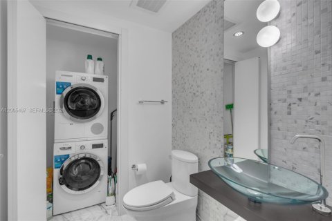 Condo in Miami, Florida, 2 bedrooms  № 2248100 - photo 26