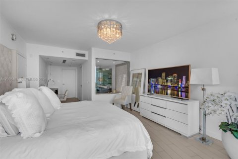 Condo in Miami, Florida, 2 bedrooms  № 2248100 - photo 7