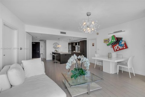 Condo in Miami, Florida, 2 bedrooms  № 2248100 - photo 5