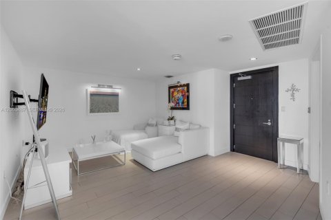 Condo in Miami, Florida, 2 bedrooms  № 2248100 - photo 25