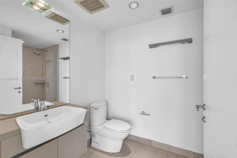 Condo in Miami, Florida, 2 bedrooms  № 2248100 - photo 18