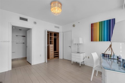 Condo in Miami, Florida, 2 bedrooms  № 2248100 - photo 17