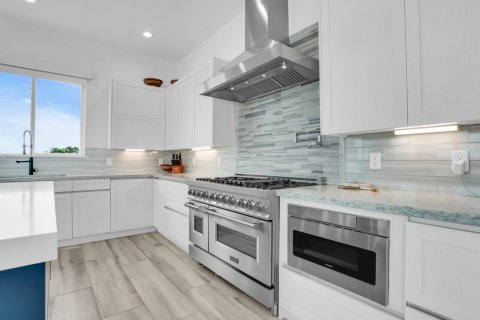 Купить виллу или дом в Юпитер, Флорида 2 комнаты, 268.12м2, № 2147323 - фото 12