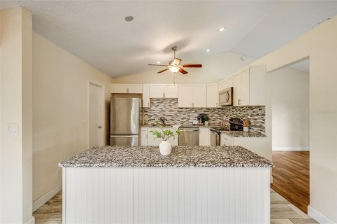 Villa ou maison à vendre à Cocoa, Floride: 3 chambres, 139.35 m2 № 2156124 - photo 4