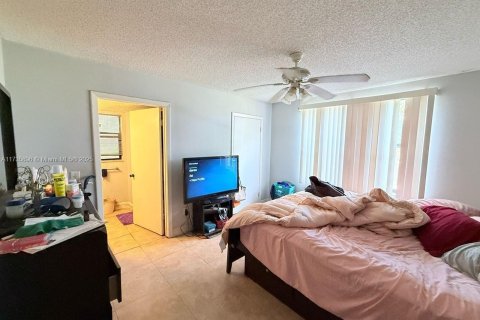 Condo in Pompano Beach, Florida, 2 bedrooms  № 1811713 - photo 4