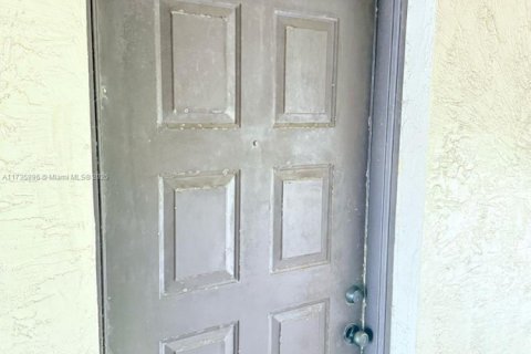 Condo in Pompano Beach, Florida, 2 bedrooms  № 1811713 - photo 8