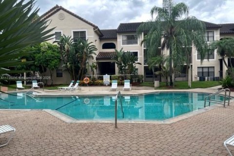 Condo in Pompano Beach, Florida, 2 bedrooms  № 1811713 - photo 17