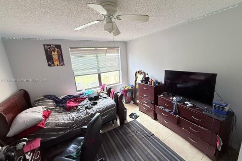 Condo in Pompano Beach, Florida, 2 bedrooms  № 1811713 - photo 6