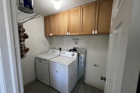 Condo in Dania Beach, Florida, 3 bedrooms  № 1971560 - photo 18