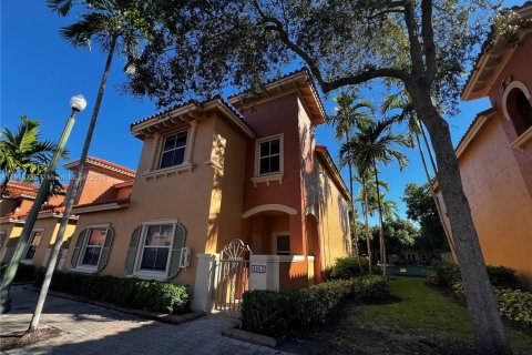 Condo in Dania Beach, Florida, 3 bedrooms  № 1971560 - photo 1