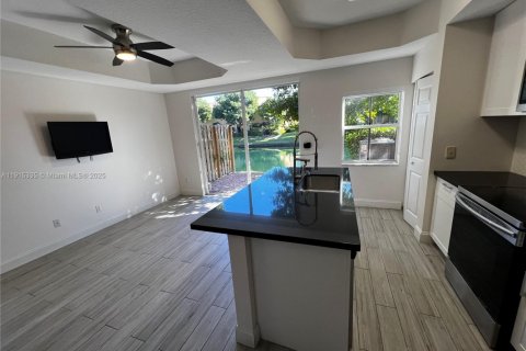 Condo in Dania Beach, Florida, 3 bedrooms  № 1971560 - photo 4