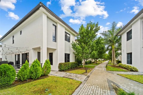 Casa en alquiler en Doral, Florida, 4 dormitorios, 200.48 m2 № 1937320 - foto 23