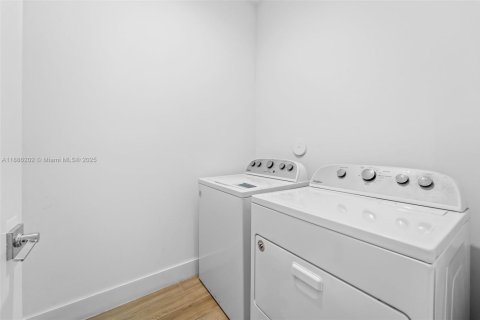 Casa en alquiler en Doral, Florida, 4 dormitorios, 200.48 m2 № 1937320 - foto 16