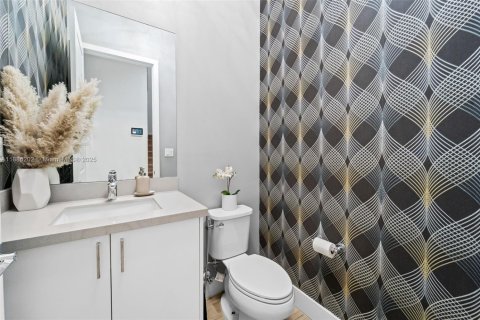 Casa en alquiler en Doral, Florida, 4 dormitorios, 200.48 m2 № 1937320 - foto 17