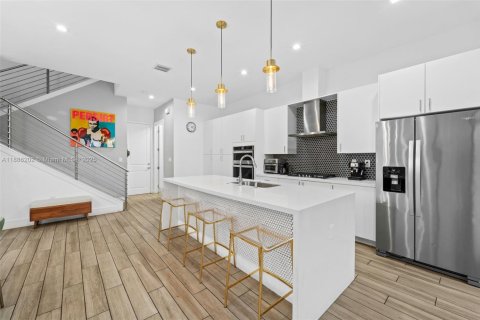 Casa en alquiler en Doral, Florida, 4 dormitorios, 200.48 m2 № 1937320 - foto 5