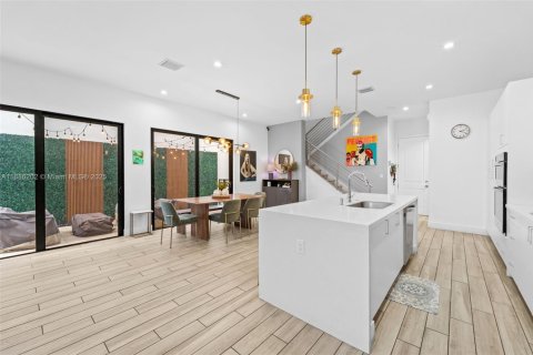 Casa en alquiler en Doral, Florida, 4 dormitorios, 200.48 m2 № 1937320 - foto 6