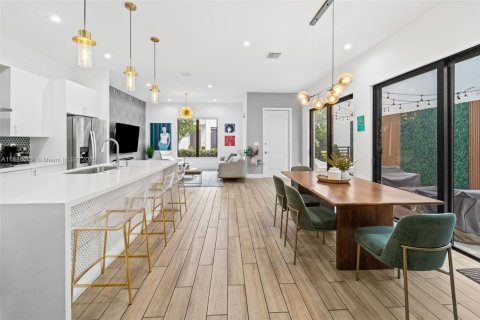 Casa en alquiler en Doral, Florida, 4 dormitorios, 200.48 m2 № 1937320 - foto 3