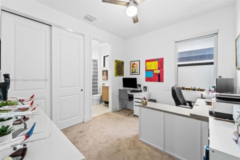 Casa en alquiler en Doral, Florida, 4 dormitorios, 200.48 m2 № 1937320 - foto 14
