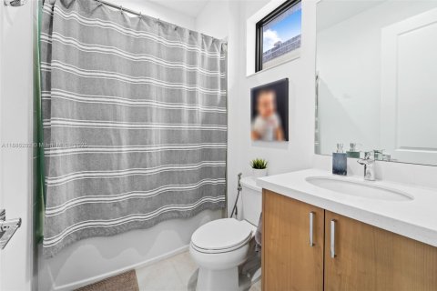 Casa en alquiler en Doral, Florida, 4 dormitorios, 200.48 m2 № 1937320 - foto 15
