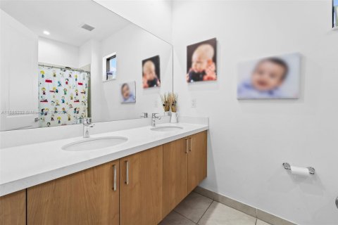Casa en alquiler en Doral, Florida, 4 dormitorios, 200.48 m2 № 1937320 - foto 13