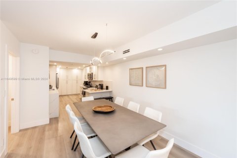 Condominio en alquiler en Key Biscayne, Florida, 2 dormitorios, 130.9 m2 № 1960508 - foto 8