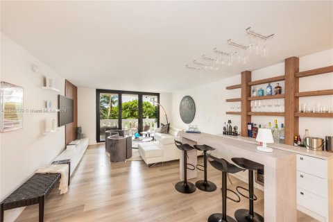 Condominio en Key Biscayne, Florida, 2 dormitorios  № 1960508