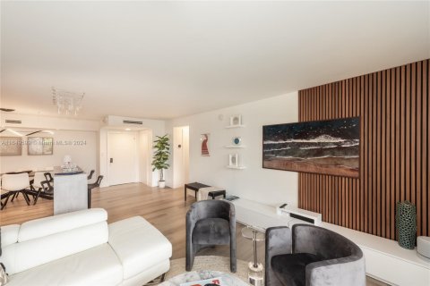 Condominio en alquiler en Key Biscayne, Florida, 2 dormitorios, 130.9 m2 № 1960508 - foto 4