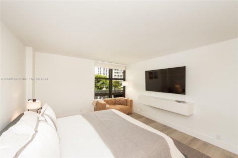 Condominio en alquiler en Key Biscayne, Florida, 2 dormitorios, 130.9 m2 № 1960508 - foto 13