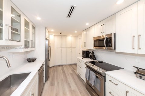 Condominio en alquiler en Key Biscayne, Florida, 2 dormitorios, 130.9 m2 № 1960508 - foto 9