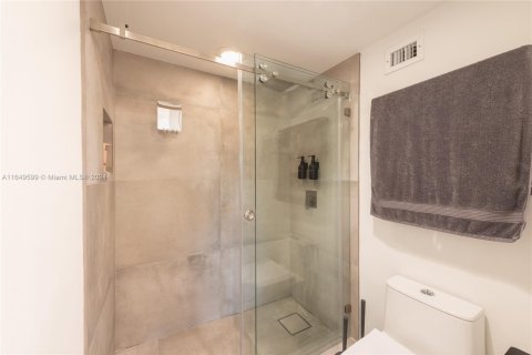 Condominio en alquiler en Key Biscayne, Florida, 2 dormitorios, 130.9 m2 № 1960508 - foto 16