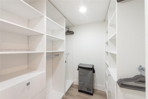 Condominio en alquiler en Key Biscayne, Florida, 2 dormitorios, 130.9 m2 № 1960508 - foto 17