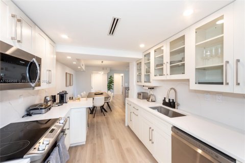 Condominio en alquiler en Key Biscayne, Florida, 2 dormitorios, 130.9 m2 № 1960508 - foto 11