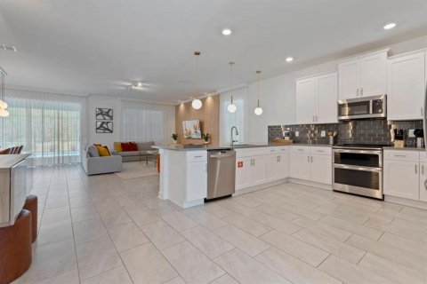 House in Kissimmee, Florida 8 bedrooms, 398.46 sq.m. № 2104178 - photo 8