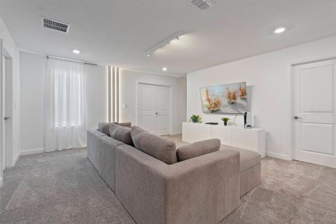 House in Kissimmee, Florida 8 bedrooms, 398.46 sq.m. № 2104178 - photo 28