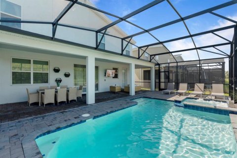 House in Kissimmee, Florida 8 bedrooms, 398.46 sq.m. № 2104178 - photo 10