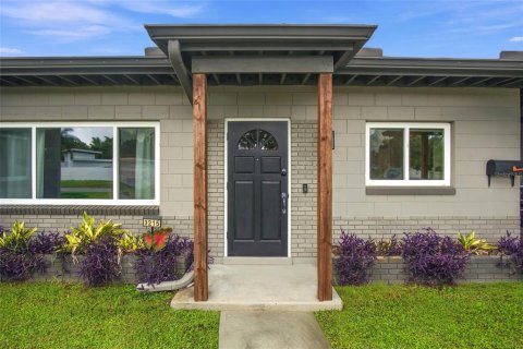 House in Orlando, Florida 3 bedrooms, 124.86 sq.m. № 2399459 - photo 3