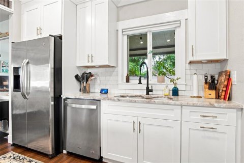 House in Orlando, Florida 3 bedrooms, 124.86 sq.m. № 2399459 - photo 10