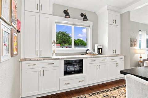 House in Orlando, Florida 3 bedrooms, 124.86 sq.m. № 2399459 - photo 6