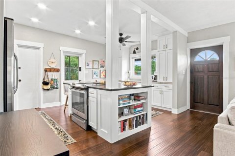House in Orlando, Florida 3 bedrooms, 124.86 sq.m. № 2399459 - photo 4