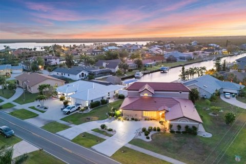 Villa ou maison à vendre à Port Charlotte, Floride: 5 chambres, 342.07 m2 № 1635180 - photo 4