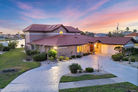 Villa ou maison à vendre à Port Charlotte, Floride: 5 chambres, 342.07 m2 № 1635180 - photo 1