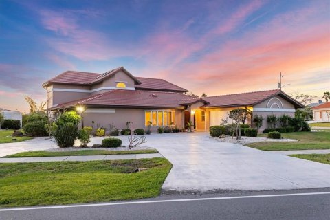 Villa ou maison à vendre à Port Charlotte, Floride: 5 chambres, 342.07 m2 № 1635180 - photo 2