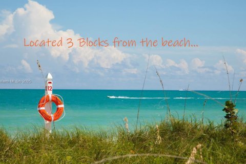 Casa en Surfside, Florida 3 dormitorios, 157.28 m2 № 2054663