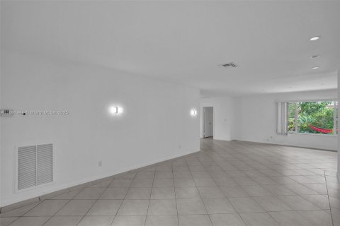 Casa en alquiler en Surfside, Florida, 3 dormitorios, 157.28 m2 № 2054663 - foto 13