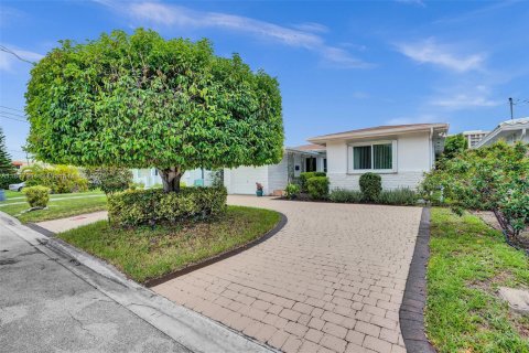 Casa en alquiler en Surfside, Florida, 3 dormitorios, 157.28 m2 № 2054663 - foto 30