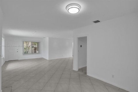 Casa en alquiler en Surfside, Florida, 3 dormitorios, 157.28 m2 № 2054663 - foto 20