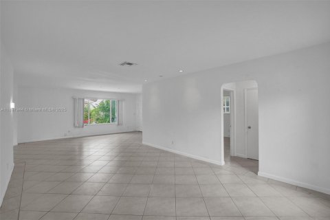 Casa en alquiler en Surfside, Florida, 3 dormitorios, 157.28 m2 № 2054663 - foto 12