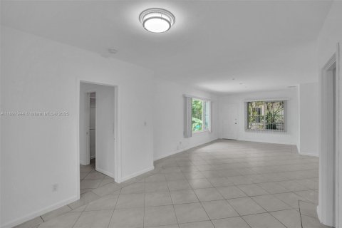 Casa en alquiler en Surfside, Florida, 3 dormitorios, 157.28 m2 № 2054663 - foto 19